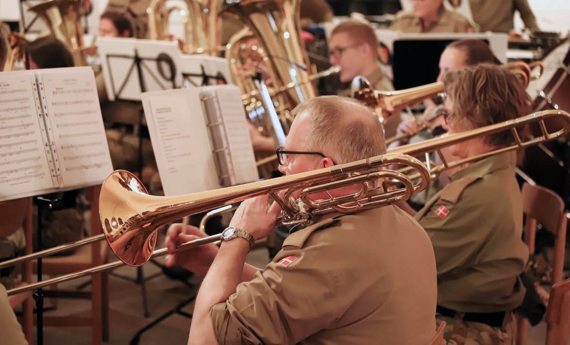 Musikere fra Hjemmeværnet spiller i kirke