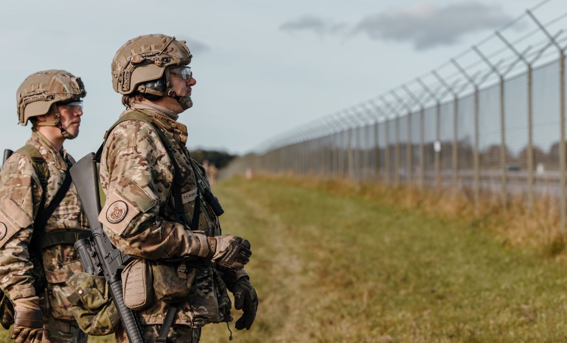 Soldater bevogter dansk flyvestation