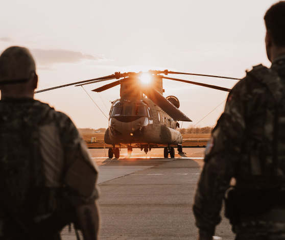 Danske soldat samarbejder med to udenlandske soldater